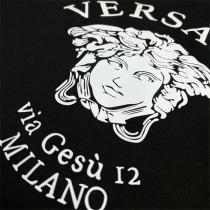 ファッションステージ新作 ヴェルサーチ スーパーコピー Tシャツ メデューサ ロゴ プリント柄 VERSACE