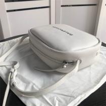 BALENCIAGA スーパーコピー カメラバッグ EVERYDAY ミニ ロゴ プリント 子牛革 ポケット バレンシアガ
