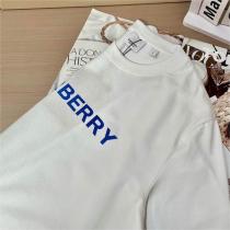 話題の商品 バーバリー スーパーコピー Tシャツ 英字ロゴ プリント BURBERRY ミニマリズム