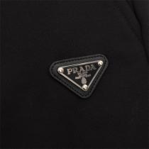 プラダ コピー ハーフパンツ メタル 三角 ロゴ おしゃれ クラシック 軽やか 柔らかい PRADA