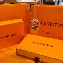 人気モデル LOUIS VUITTON コピー ネックレス モノグラム 3連 リング 光沢 彫刻 ルイヴィトン 