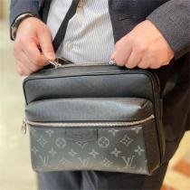 LOUIS VUITTON コピー メッセンジャーバッグ アウトドア PM 便利...