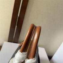新作★限定 セリーヌ スーパーコピー ハンドバッグ トリオンフ キャンバス スモールボストン CELINE