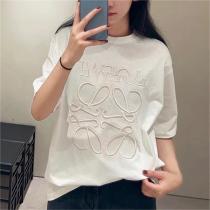 2026SS ロエベ スーパーコピー Ｔシャツ 刺繍 ロゴ 曲線的 洗練 クルーネック ユニセックス LOEWE