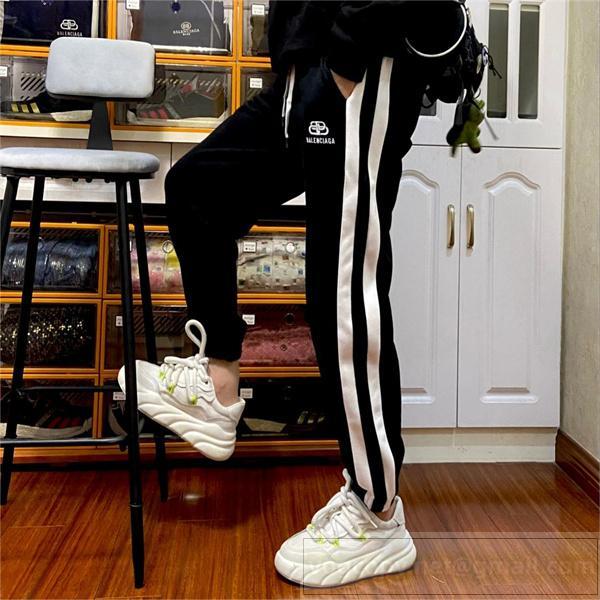 BALENCIAGA 偽物 スウェットパンツ ゆったりサイズ 純綿素材 立体感 2色 ストライプロゴ バレンシアガ 