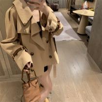 24SS秋先新作 プラダ スーパーコピー コート メタル 三角 ロゴ ボダン ショート 大人気 レディース PRADA