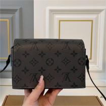 【M11496】LOUIS VUITTON スーパーコピー メッセンジャーバッグ Trio 取り外し可能ベルト ルイヴィトン