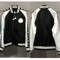 モンクレール スーパーコピー ジャケット スタイリッシュ スタジャン ワッペン ロゴ フィット感 MONCLER
