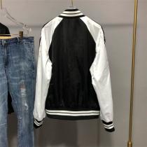 モンクレール スーパーコピー ジャケット スタイリッシュ スタジャン ワッペン ロゴ フィット感 MONCLER