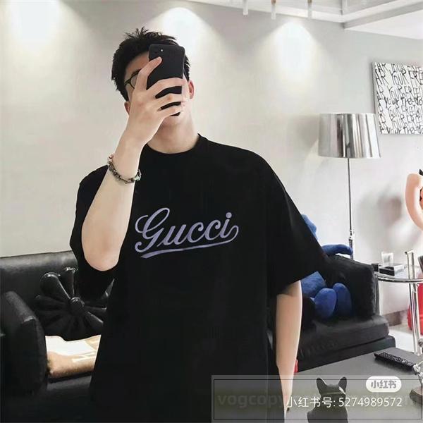 Gucc1 スーパーコピー Tシャツ 筆記体ロゴ クラシックなブラック＆ホワイト シンプルなエレガントスタイル Gucc1