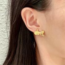 CELINE スーパーコピー ピアス ゴールド 螺旋状 デザイン エレガント モダン セリーヌ