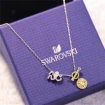 SWAROVSKI 偽物 ネックレス 3連チェーン サンバースト型チャーム クリスタル装飾 スワロフスキー
