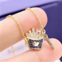 SWAROVSKI コピー ネックレス フライドポテトモチーフ ゴールドチェーン キュートデザイン スワロフスキー