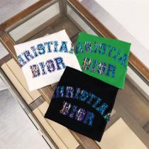 ディオール 偽物 Tシャツ カラフルロゴ アート的なフォント 現代的なデザイン DIOR