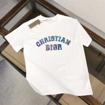 ディオール 偽物 Tシャツ カラフルロゴ アート的なフォント 現代的なデザイン DIOR