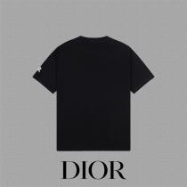 DIOR スーパーコピー Tシャツ ロゴとキャラクター刺繍 洗練された遊び心あるデザイン ディオール