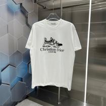 DIOR 偽物 Tシャツ スニーカーアート ロゴとスポーティデザイン カジュアルで高級感 ディオール