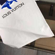 ルイヴィトン コピー Tシャツ サメ＆LVロゴ 遊び心 ラグジュアリー感 融合 デザイン LOUIS VUITTON
