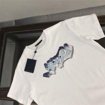 ルイヴィトン 偽物 Tシャツ ヴィンテージ感カラフルグラフィック ロゴデザイン LOUIS VUITTON