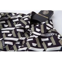 ヴェルサーチ 偽物 シャツ 幾何学模様 ロゴ スタイリッシュ VERSACE