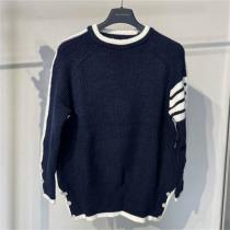 THOM BROWNE スーパーコピー セーター スポーティー＆エレガント 左袖3本ラインとトリコロールアクセント トムブラウン