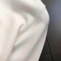 THOM BROWNE 偽物 セーター 犬刺繍とトリコロールカラー シンプルでありながらブランドの魅力を堪能 トムブラウン