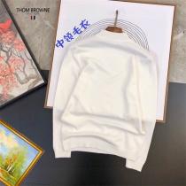 THOM BROWNE 偽物 セーター 犬刺繍とトリコロールカラー シンプルでありながらブランドの魅力を堪能 トムブラウン
