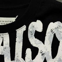 メゾン マルジェラ コピー Tシャツ ラフタッチ ロゴ プリント 柄 Maison Margiela