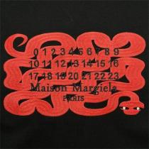 Maison Margiela スーパーコピー Tシャツ 曲線デザイン ロゴ グラフィック メゾン マルジェラ