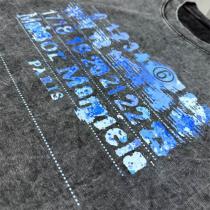 Maison Margiela スーパーコピー Tシャツ ダークグレー ブルーグラデーション ロゴと数字 メゾン マルジェラ