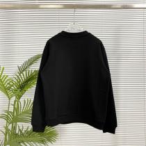 メゾン マルジェラ 偽物 トレーナー ブラック ロゴと数字プリント ゴールドアクセント Maison Margiela