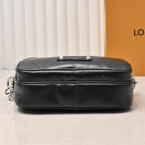 LOUIS VUITTON スーパーコピー ショルダーバッグ シンプルレザー 洗練 ブラックデザイン ルイヴィトン