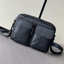 PRADA スーパーコピー ショルダーバッグ ブラックレザー シンプル 上品なデザイン プラダ