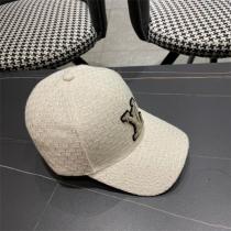 ルイヴィトン 偽物 キャップ 編み込み テクスチャ ロゴ ラグジュアリー感 LOUIS VUITTON