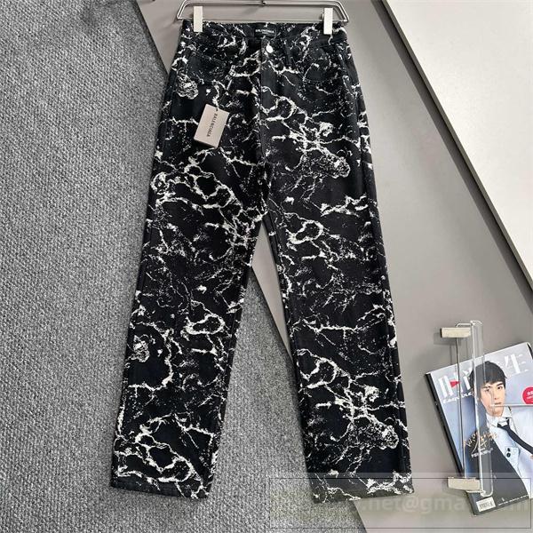 バレンシアガ スーパーコピー ジーンズ ブラックマーブル柄 ロゴレザータグ BALENCIAGA