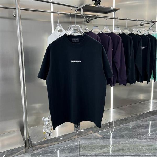 BALENCIAGA 偽物 Tシャツ ロゴ ディテール シンプル 高級感 控えめ デザイン バレンシアガ