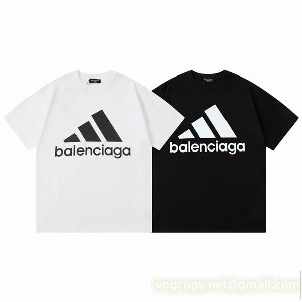 バレンシアガ 偽物 Tシャツ ブラック 三本線ロゴ 際立つデザイン 雰囲気 モダンな スポーティー BALENCIAGA 