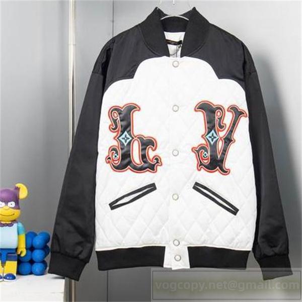 LOUIS VUITTON コピー ジャケット ホワイト キルティング ロゴプリント 歴史 ルイヴィトン