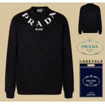 プラダ スーパーコピー トレーナー ロゴとカラーアクセント シンプルながら目を引くデザイン PRADA