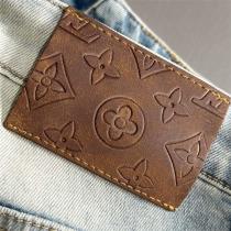 ルイヴィトン スーパーコピー ジーンズ ライトブルーデニム 仕上げ ロゴレザータグ LOUIS VUITTON