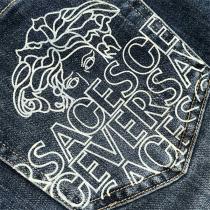 VERSACE コピー ジーンズ ウォッシュドデニム ロゴプリント ディオール