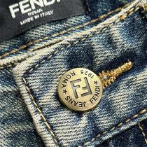 フェンデイ スーパーコピー ジーンズ ウォッシュデニム ダメージ加工＆レザーパッチ FENDI