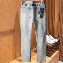 BURBERRY 偽物 ジーンズ ライトブルーデニム ロゴ＆ライオン刺繍 バーバリー