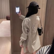 YSL 偽物 シャツ ピンクストライプ ロゴビジュー アクセント イヴ・サンローラン YvesSaintLaurent