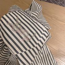 YSL 偽物 シャツ ピンクストライプ ロゴビジュー アクセント イヴ・サンローラン YvesSaintLaurent