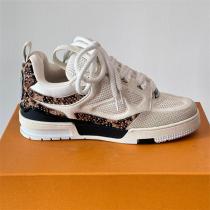 LOUIS VUITTON コピー スニーカー ブラック花柄＆LVロゴ ビジュー装飾 高級スポーティ ルイヴィトン