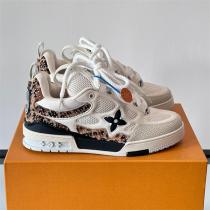 LOUIS VUITTON コピー スニーカー ブラック花柄＆LVロゴ ビジュー装飾 高級スポーティ ルイヴィトン