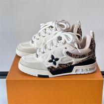 LOUIS VUITTON コピー スニーカー ブラック花柄＆LVロゴ ビジュー装飾 高級スポーティ ルイヴィトン