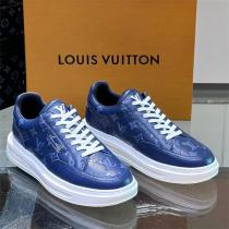 LOUIS VUITTON 偽物 スニーカー モノグラムエンボス ロゴ付き 厚底デザイン ルイヴィトン