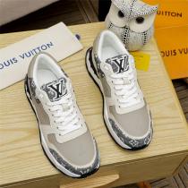 LOUIS VUITTON コピー スニーカー ホワイト＆ベージュ LVロゴ 大きめデザイン ルイヴィトン